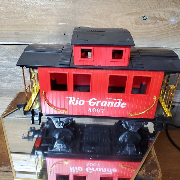 G-Scale Rio Grande Caboose #4067 & six (6) Track Lengths by Scientific Toys Ltd. - Picture 7 of 9